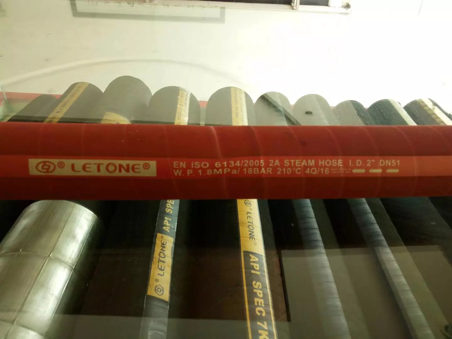 定制化工業(yè)級(jí)過蒸餾水橡膠軟管